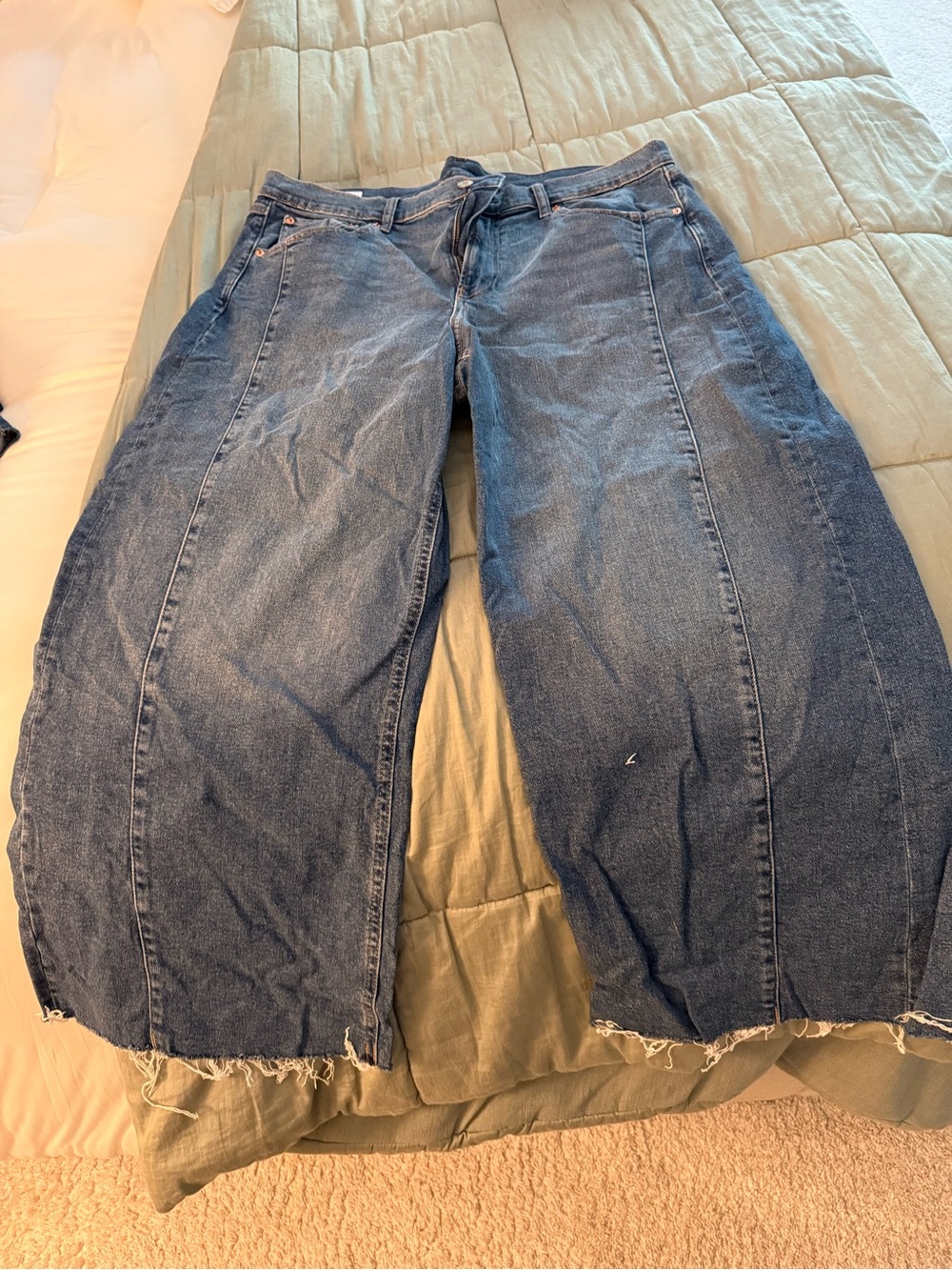 GAP Wide-Leg Raw Hem Jeans in Medium Blue Wash